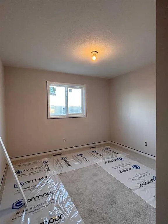 147 Vantage Crescent SW