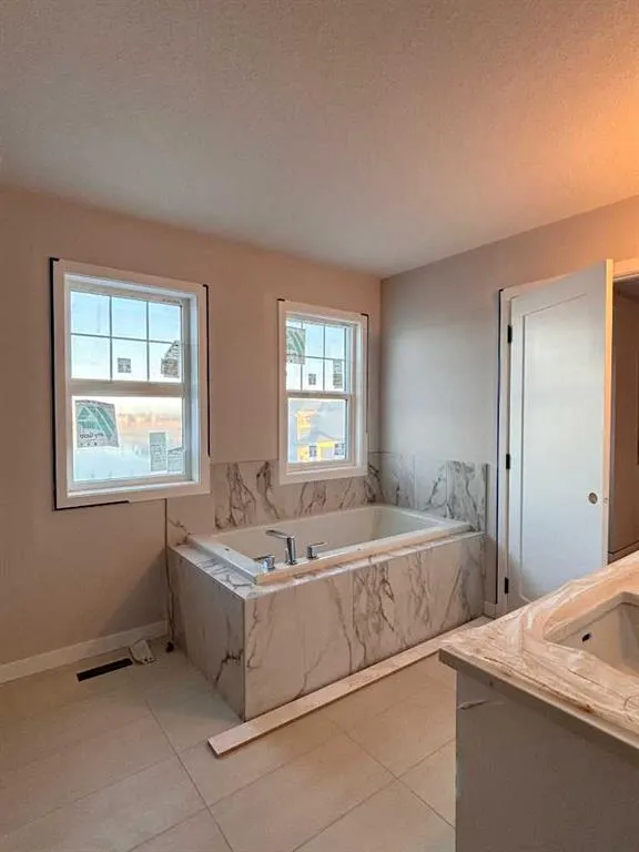 147 Vantage Crescent SW