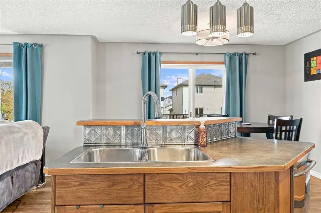 2 Cimarron Grove Bay