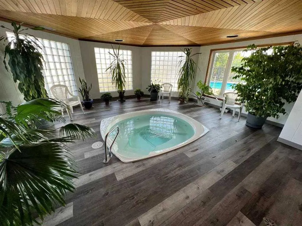 99 Arbour Lake Road #142