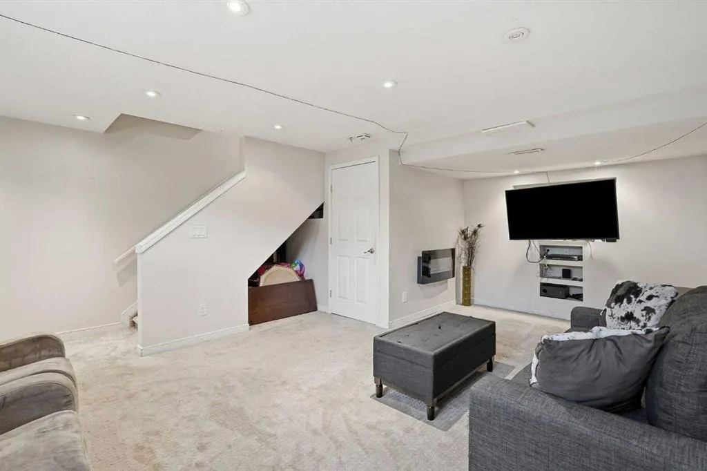 71 Elgin Meadows Garden SE