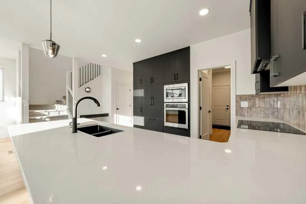 6 Miners Road W