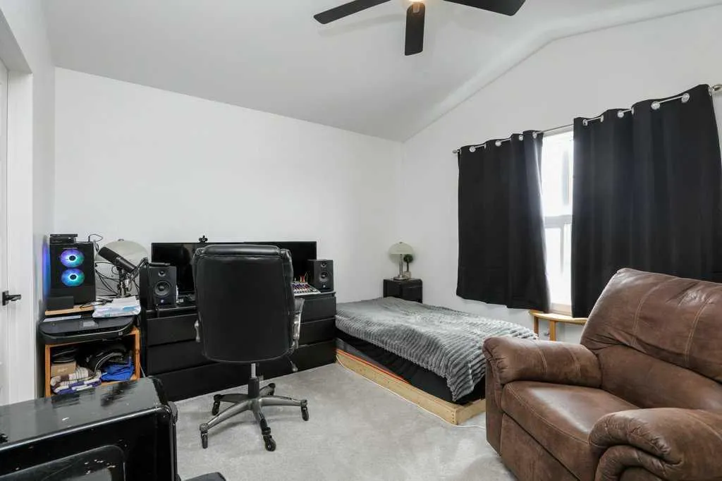 182 Caribou Bend N