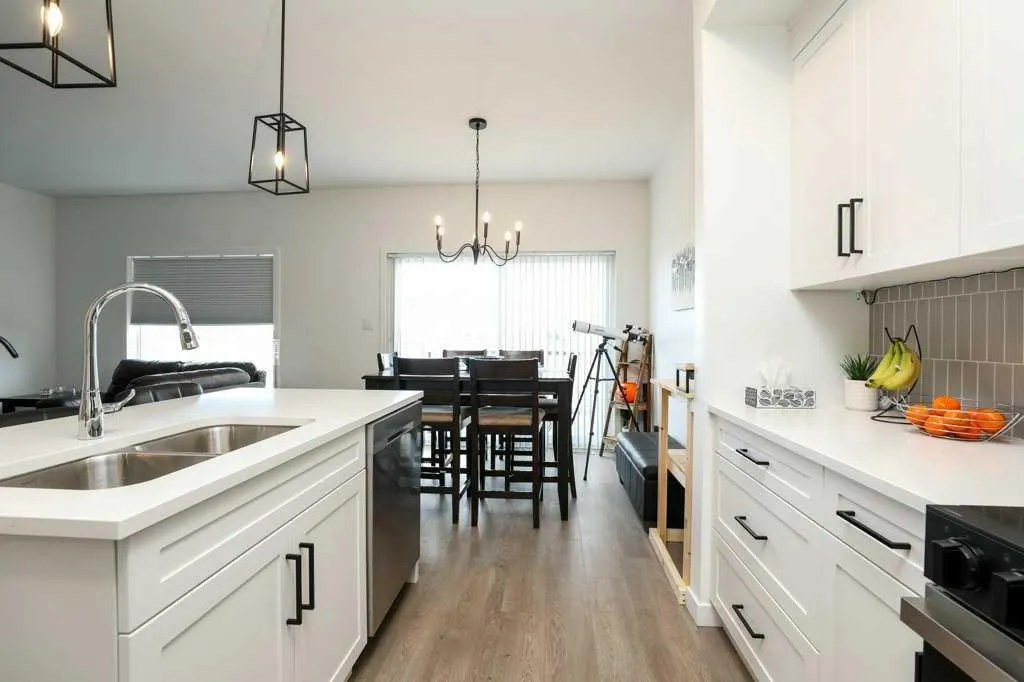182 Caribou Bend N