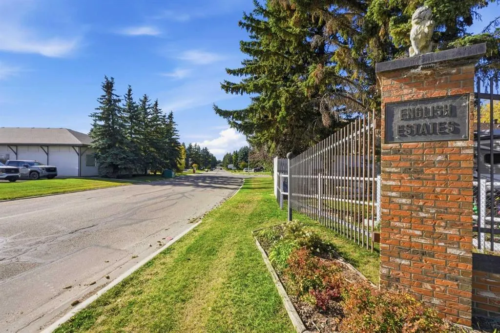 12 Dickens Lane
