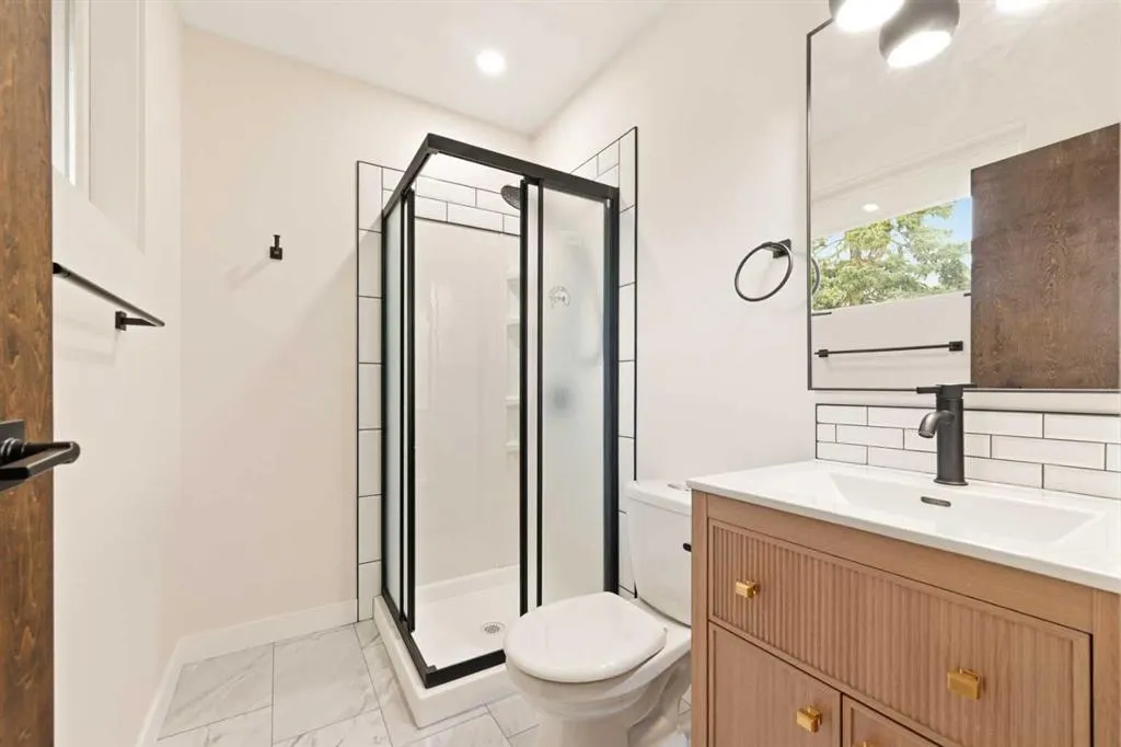 77 Selkirk Boulevard