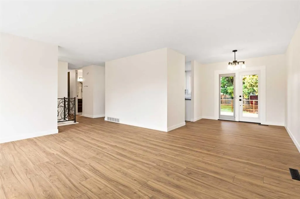 77 Selkirk Boulevard