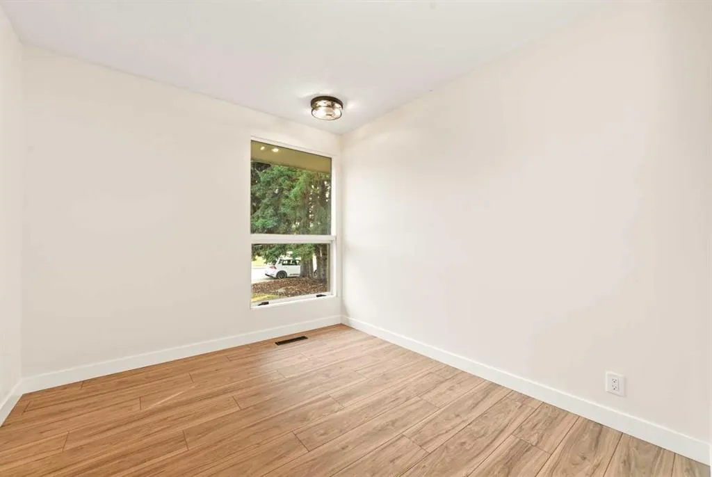 77 Selkirk Boulevard