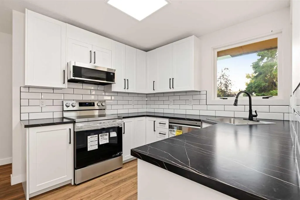 77 Selkirk Boulevard
