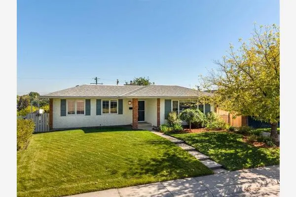 232 Lake Wapta Rise SE