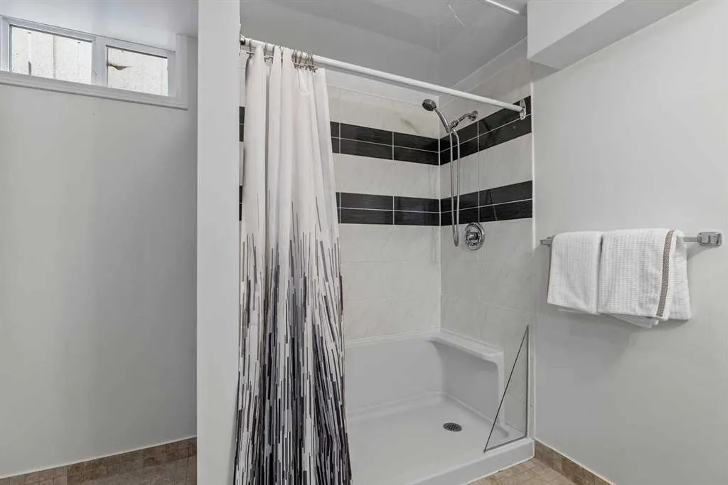 232 Lake Wapta Rise SE