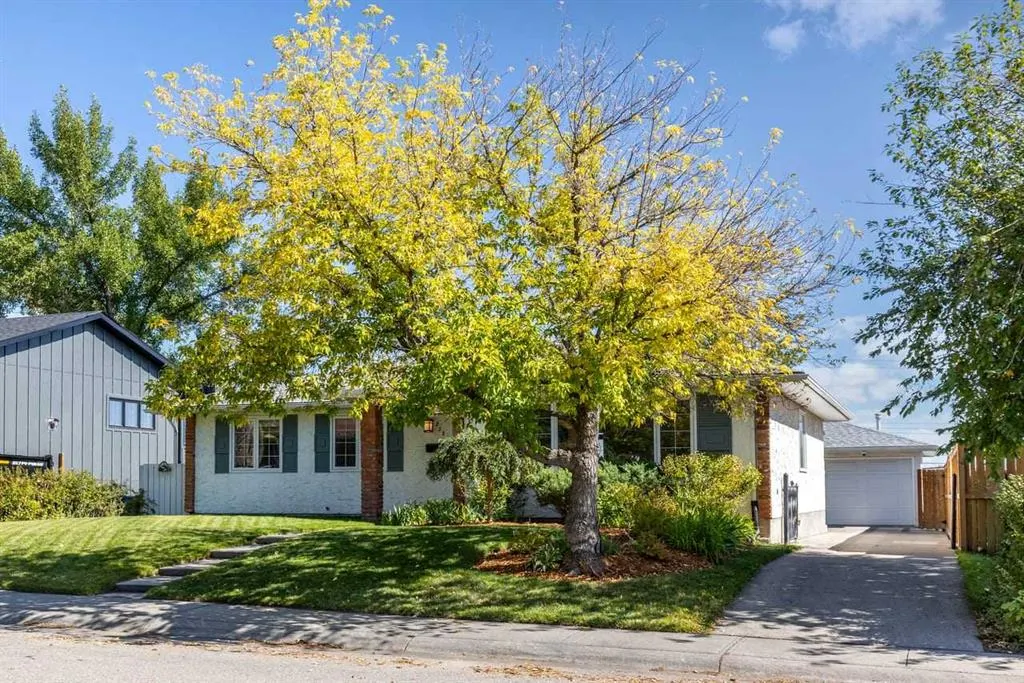 232 Lake Wapta Rise SE