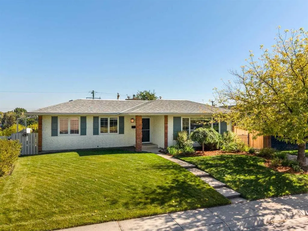 232 Lake Wapta Rise SE