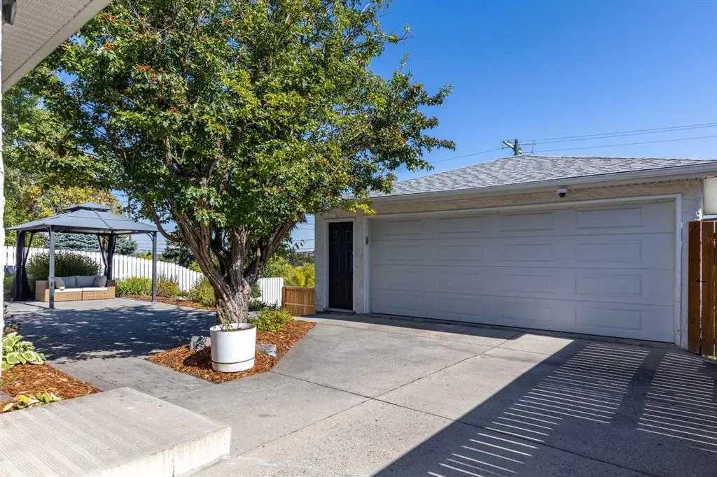 232 Lake Wapta Rise SE