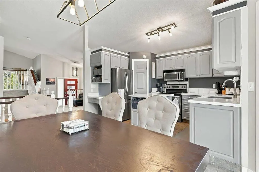 5 Riverview Court