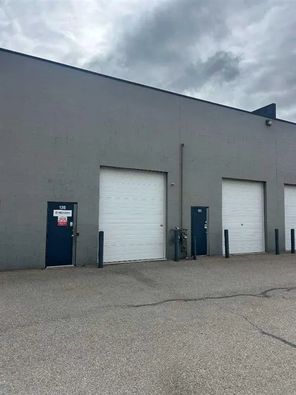2710 3 Avenue NE #135 & 139