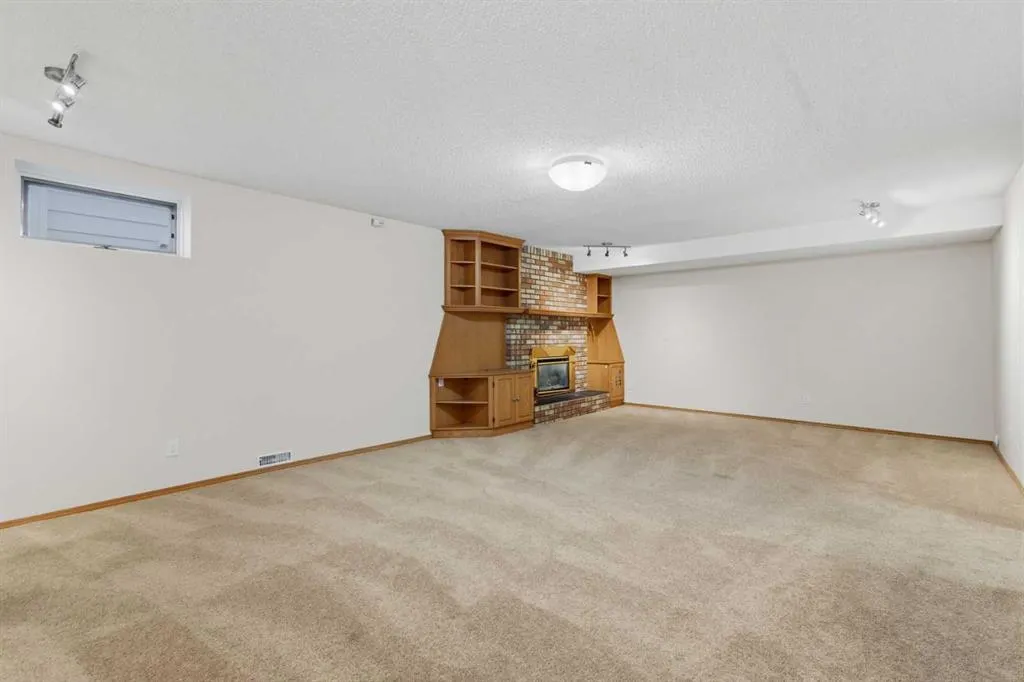 60 Sundown Way SE