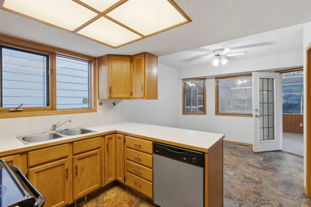 60 Sundown Way SE