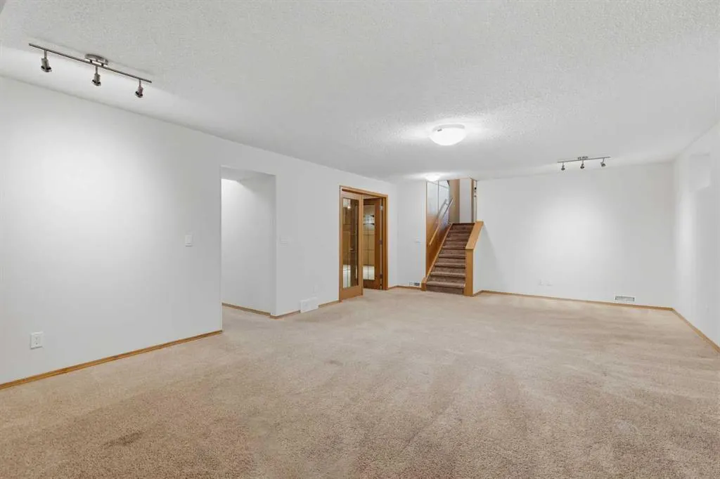 60 Sundown Way SE