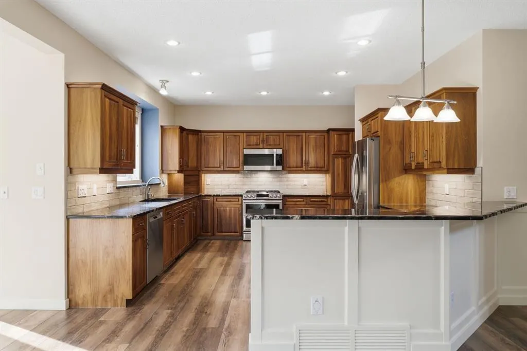 31 Chapala Close SE
