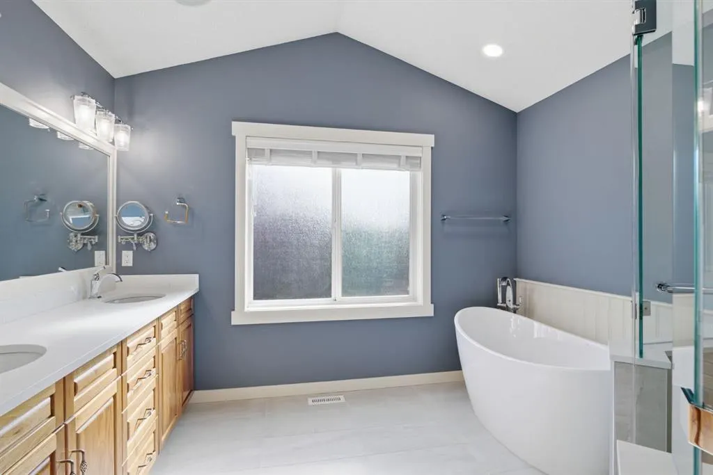 31 Chapala Close SE
