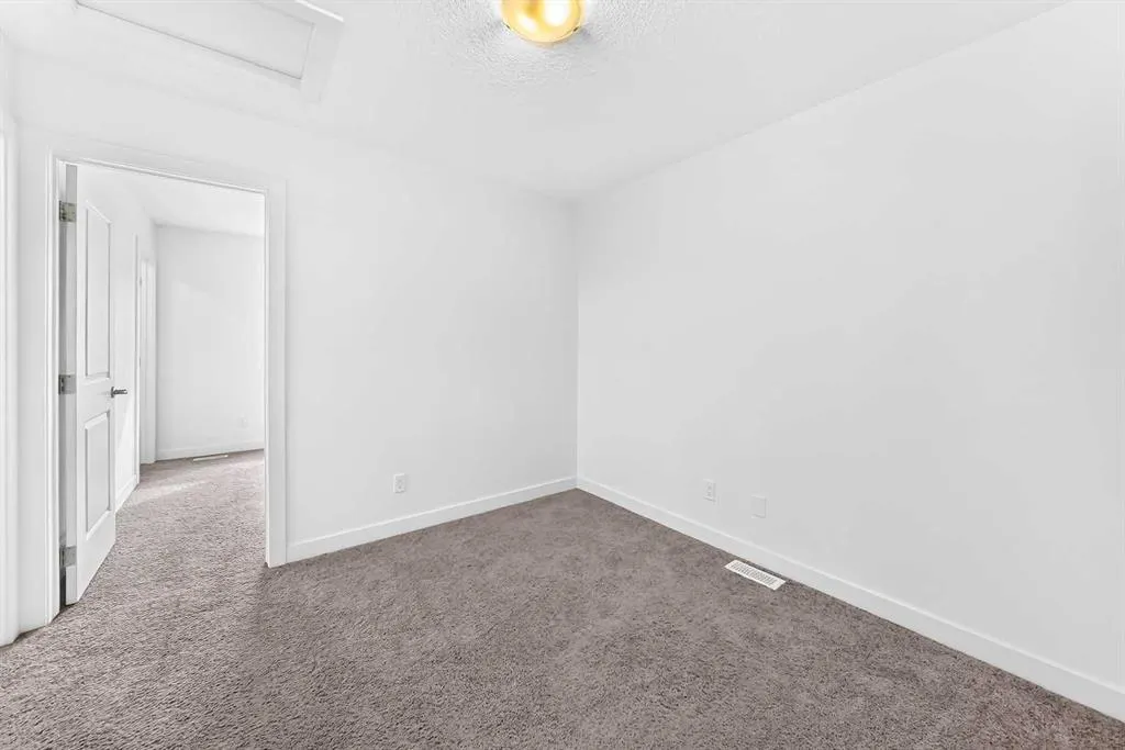 15 Evanscrest Park NW #208