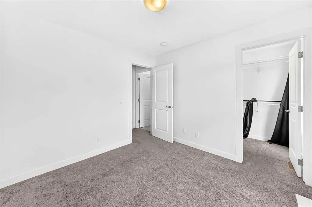 15 Evanscrest Park NW #208