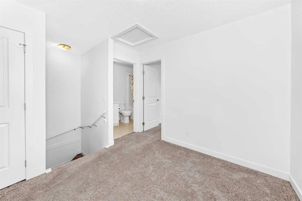15 Evanscrest Park NW #208