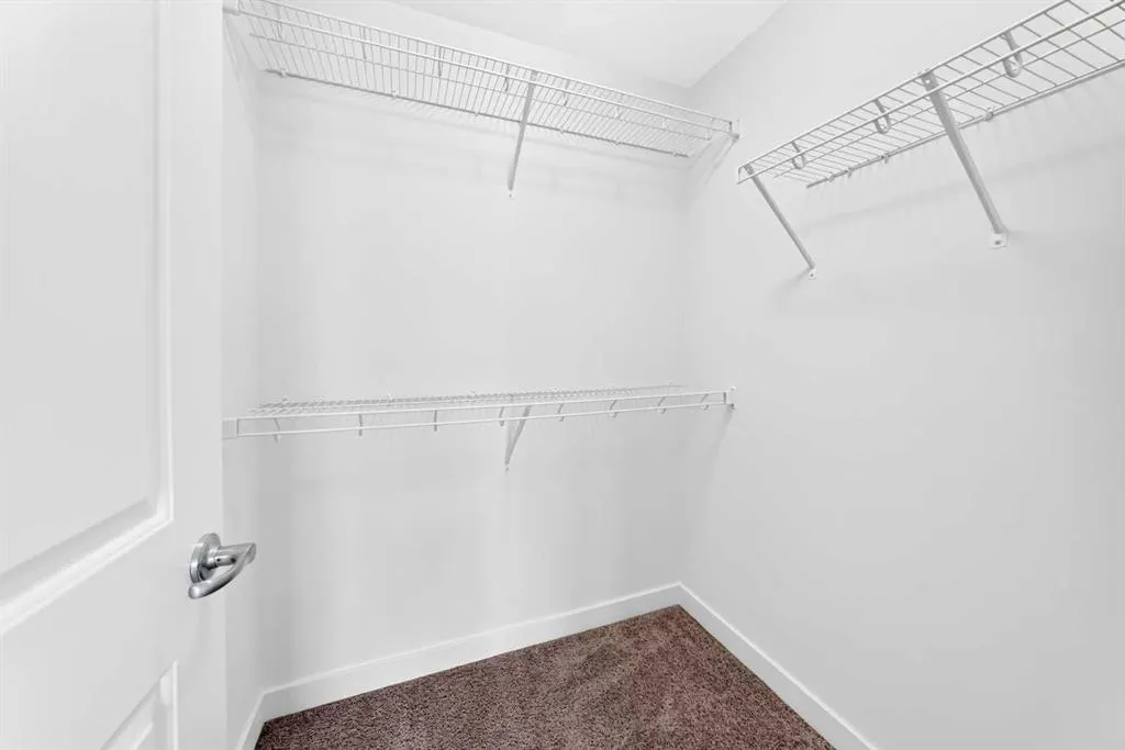 15 Evanscrest Park NW #208