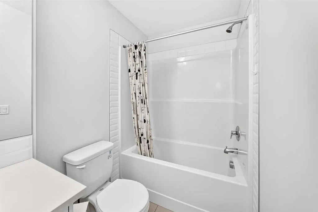 15 Evanscrest Park NW #208