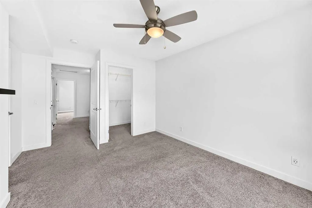 15 Evanscrest Park NW #208