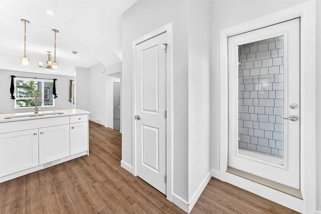 15 Evanscrest Park NW #208