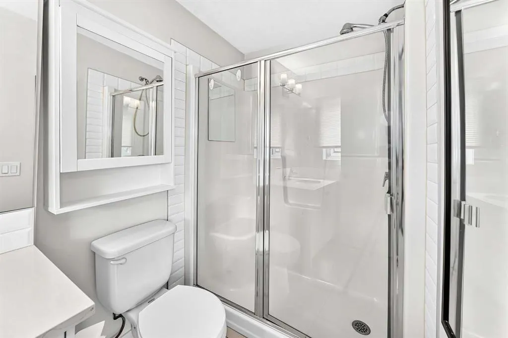 15 Evanscrest Park NW #208