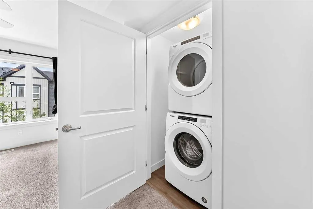 15 Evanscrest Park NW #208