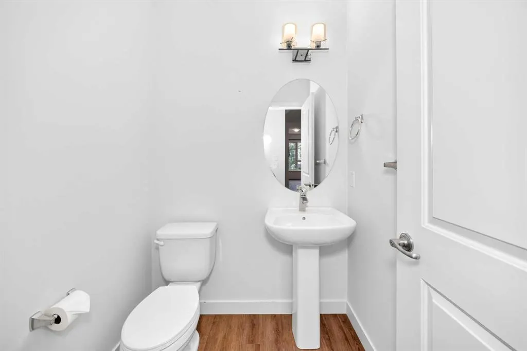 15 Evanscrest Park NW #208