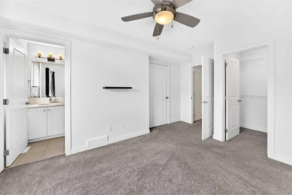 15 Evanscrest Park NW #208