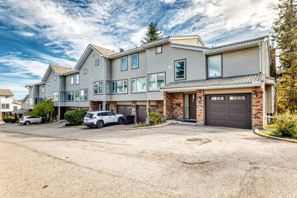 316 Coachway Lane SW