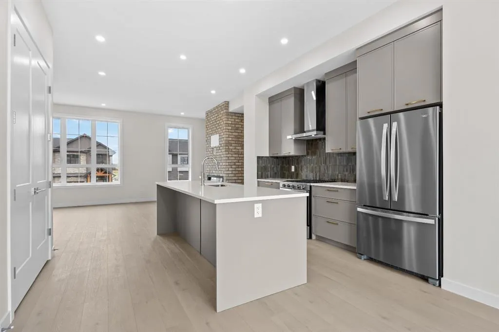 124 Greenwich Drive NW