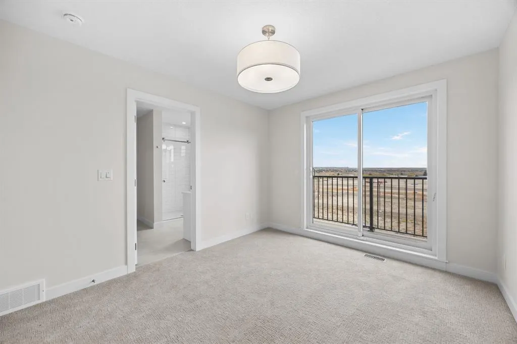 124 Greenwich Drive NW