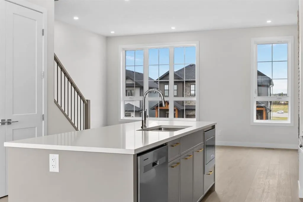 124 Greenwich Drive NW