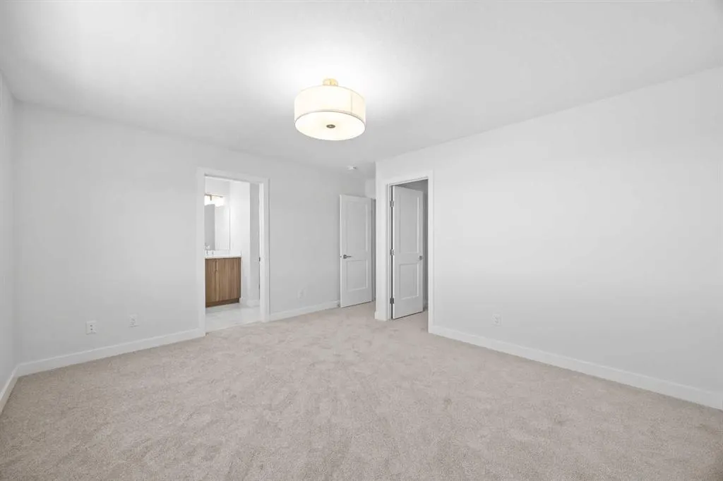 131 Greenwich Drive NW