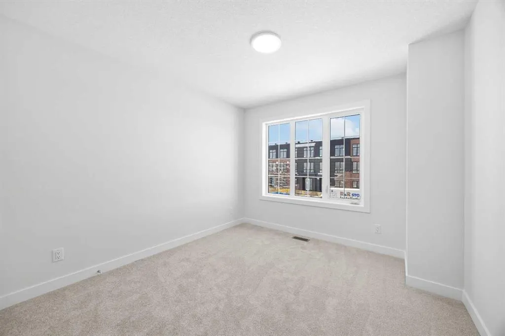 131 Greenwich Drive NW