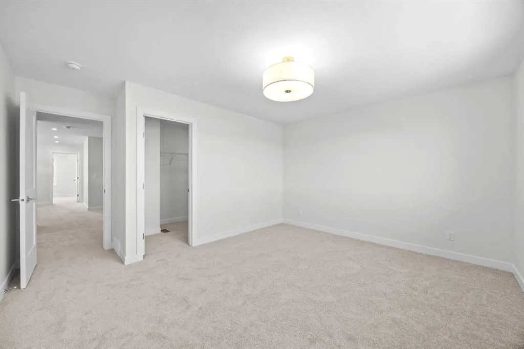 131 Greenwich Drive NW
