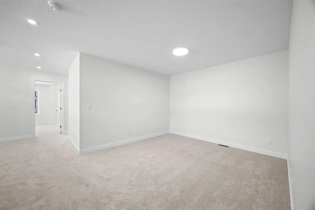 131 Greenwich Drive NW
