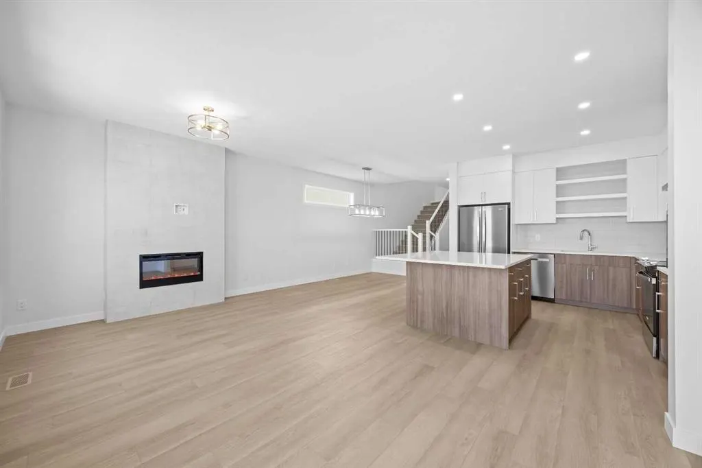 131 Greenwich Drive NW