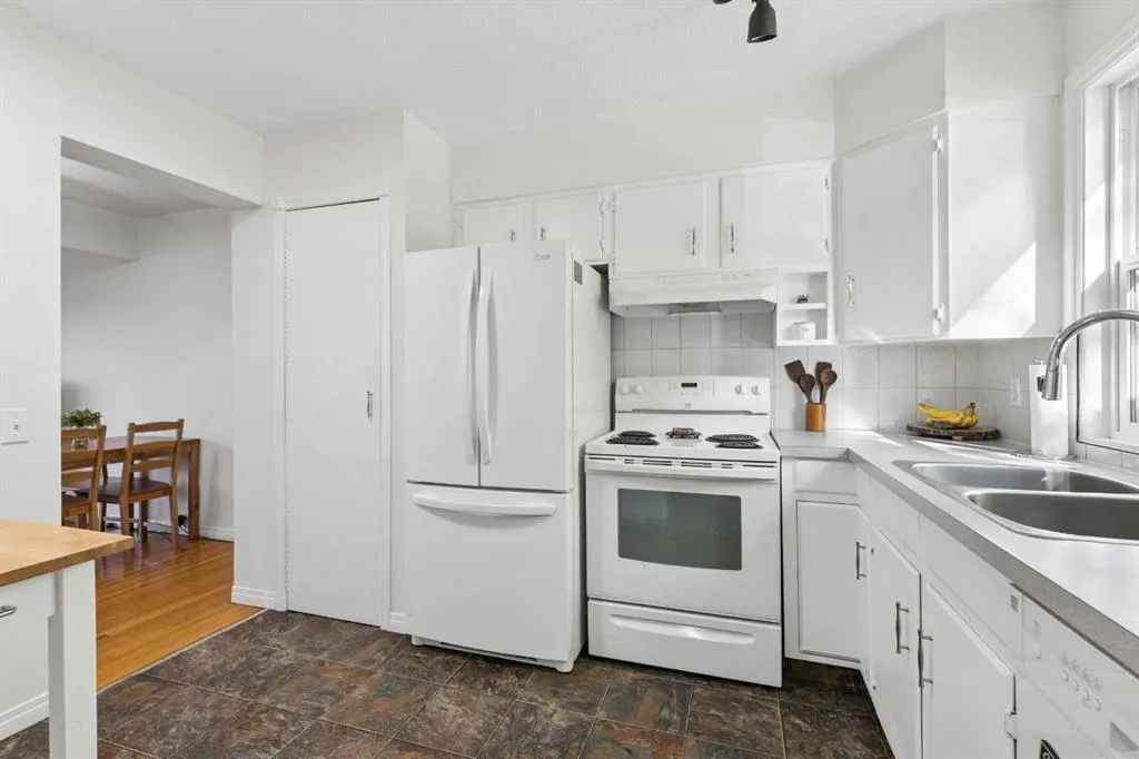 330 Canterbury Drive SW #8
