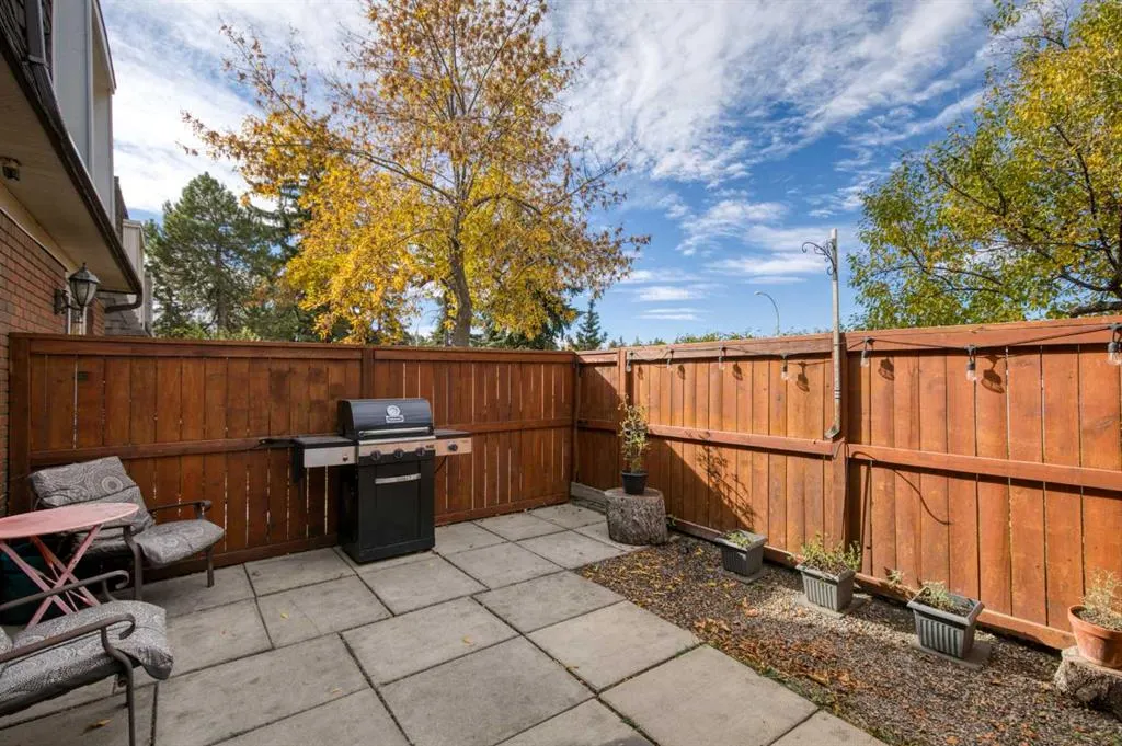 330 Canterbury Drive SW #8