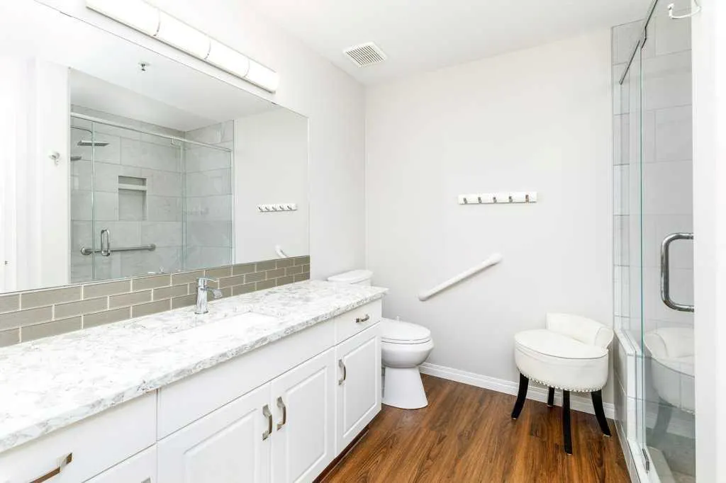 5590 45 Street #302