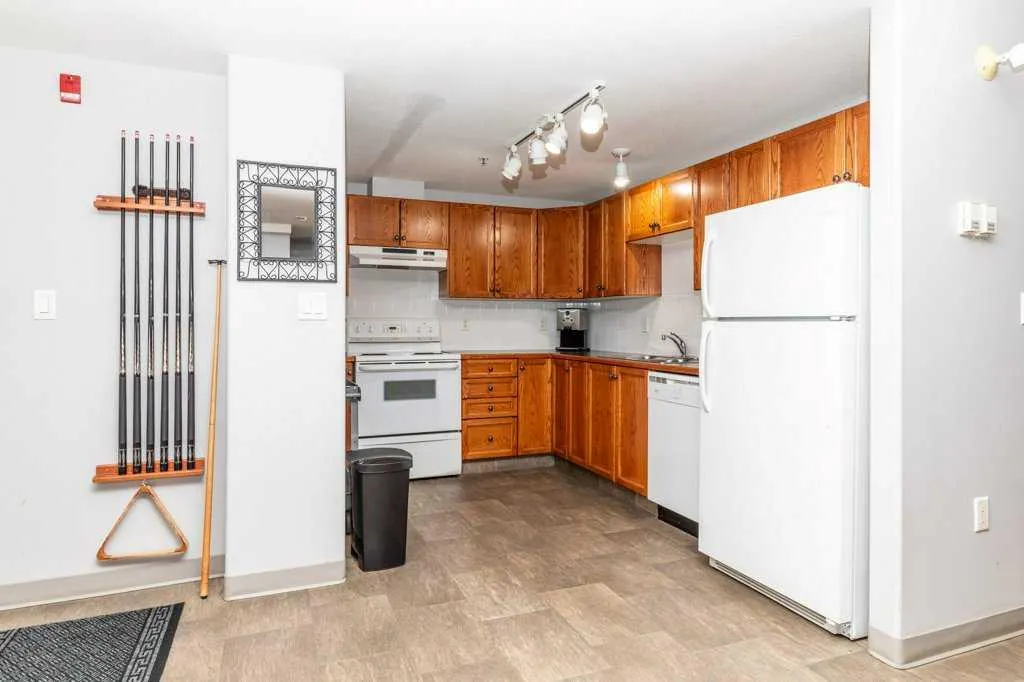 5590 45 Street #302