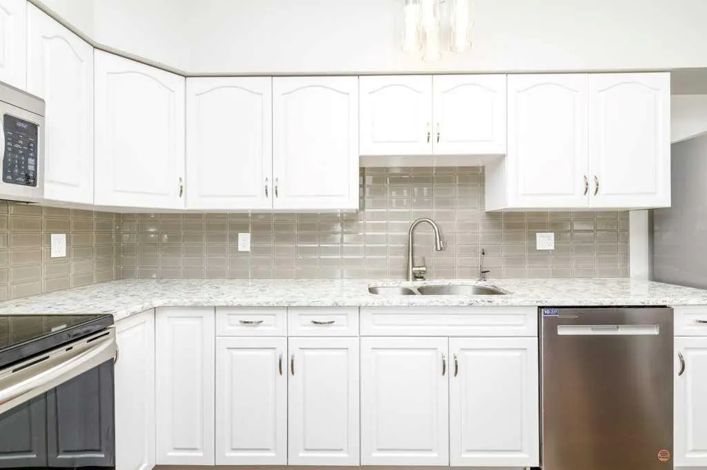 5590 45 Street #302